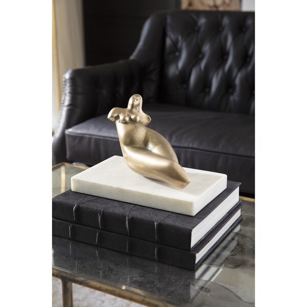 Rhea Sculpture Lifestyle 15